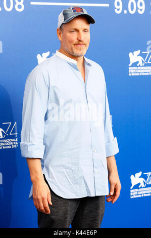 Venise, Italie. 08Th sep 2017. Woody Harrelson pendant les trois panneaux d'extérieur ebbing, Missouri' photocall au 74e festival international du film de Venise au Palazzo del casino sur septembre 04, 2017 à Venise, Italie : crédit-geisler fotopress/Alamy live news Banque D'Images