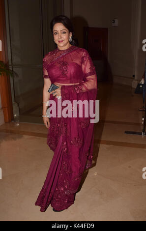 Mumbai, Inde. 16Th Jun 2017. L'actrice de Bollywood Hema Malini et député poser au cours de l'annonce de la "synergie" - une danse géorgienne Indo fusion à l'hôtel JW Marriott, Juhu à Mumbai. Credit : Azhar Khan/Alamy Live News Banque D'Images
