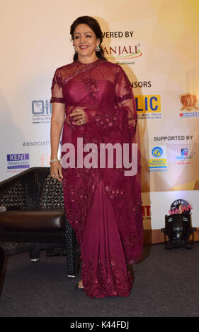 Mumbai, Inde. 16Th Jun 2017. L'actrice de Bollywood Hema Malini et député poser au cours de l'annonce de la "synergie" - une danse géorgienne Indo fusion à l'hôtel JW Marriott, Juhu à Mumbai. Credit : Azhar Khan/Alamy Live News Banque D'Images
