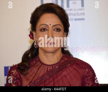 Mumbai, Inde. 16Th Jun 2017. L'actrice de Bollywood Hema Malini et député poser au cours de l'annonce de la "synergie" - une danse géorgienne Indo fusion à l'hôtel JW Marriott, Juhu à Mumbai. Credit : Azhar Khan/Alamy Live News Banque D'Images