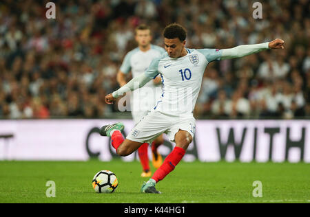 Alli Dele d'Angleterre pousses durant la Coupe du Monde FIFA 2018 Groupe admissible F match entre l'Angleterre et la Slovaquie au Stade de Wembley le 4 septembre 2017 à Londres, en Angleterre. (Photo par Arron Gent/phcimages.com) Banque D'Images