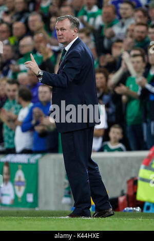 L'Irlande du Manager Michael O'Neill durant la Coupe du Monde 2018 match de qualification du groupe C entre l'Irlande du Nord et de la République tchèque à Windsor Park le 4 septembre 2017 à Belfast, en Irlande du Nord. (Photo de Daniel Chesterton/phcimages.com) Banque D'Images