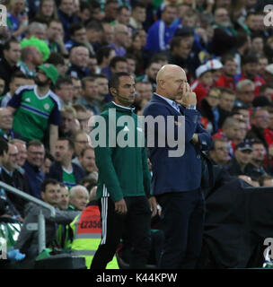 Stade national de football à Windsor Park, Belfast, Irlande du Nord. 04 septembre 2017. Qualification de la Coupe du Monde 2018 - L'Irlande du Nord / République tchèque. République tchèque Karel Jarolim gestionnaire dans son domaine technique. Crédit : David Hunter/Alamy Live News. Banque D'Images