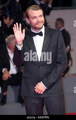 Venise, Italie. 08Th sep 2017. pilou asbæk participant à la 'woodshock' première mondiale au 74e festival international du film de Venise au Palazzo del cinema sur septembre 04, 2017 à Venise, Italie : crédit-geisler fotopress/Alamy live news Banque D'Images