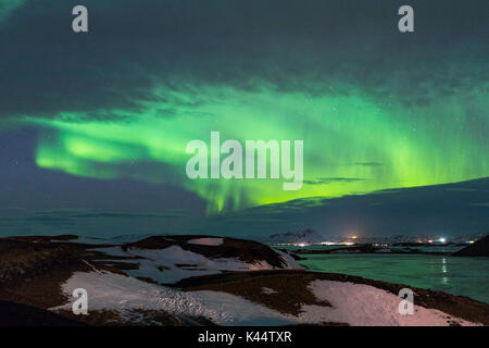 Aurores boréales (Aurora Borealis) au-dessus du lac Myvatn, Islande Banque D'Images