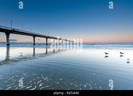 Coucher du soleil à New Brighton Beach View à Christchurch, île du Sud, Nouvelle-Zélande. Banque D'Images