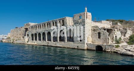 Les bâtiments utilisés par la Marine royale dixième flottille de sous-marins durant la Seconde Guerre mondiale - l'île Manoel, le port de Marsamxett, Malte Banque D'Images