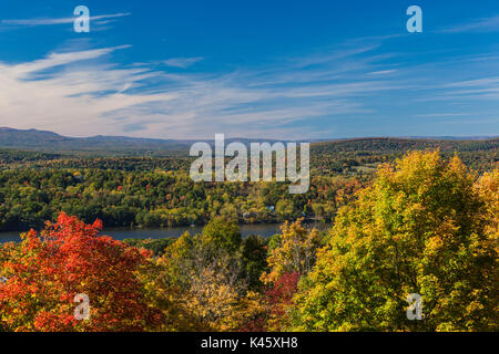 USA, New York, Hudson Valley, Hudson, portrait de la rivière Hudson à l'automne Banque D'Images