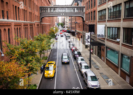 USA, New York, New York, Manhattan, le parc High Line, elevated view de Meatpacking District street Banque D'Images