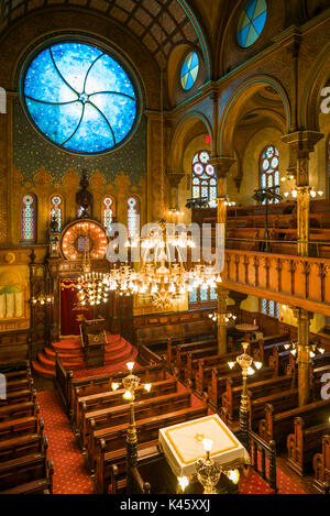 USA, New York, New York, Manhattan, Lower East Side, Eldridge Street synagogue, construite en 1887, de l'intérieur Banque D'Images