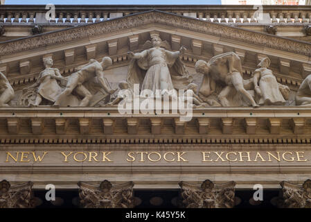 USA, New York, New York, Manhattan, Wall Street, façade de la Bourse de New York Banque D'Images