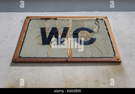 Weathered WC sign Banque D'Images