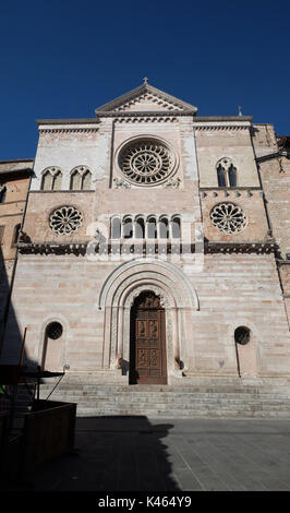 La Cathédrale de Foligno (ou Cathédrale San Feliciano,12e siècle), sur la Piazza della Repubblica, Foligno, en Ombrie, Italie Banque D'Images