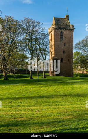 Ayr, Ayrshire, Écosse, 22 avril 2017. La tour de St. John's et jardin à Ayr. Banque D'Images