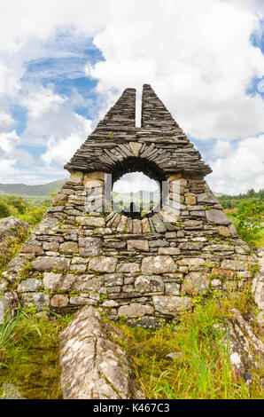 Le Sneem pyramides la création de James Scanlon pour un projet du Conseil, Sneem Iveragh Irlande Banque D'Images