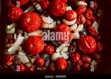 Tomates Grillées sur une plaque de cuisson Banque D'Images