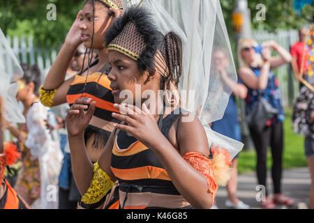 Une célébration de la diversité, de la culture et de la tolérance, 50 ans de Leeds West Indian Carnaval 2017. Banque D'Images