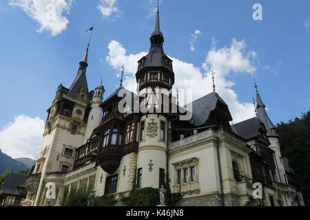 Carpates, Sinaia, Roumanie. Le château de Peles, bâti par le roi carol i comme résidence d'été, de style néo-renaissance Banque D'Images