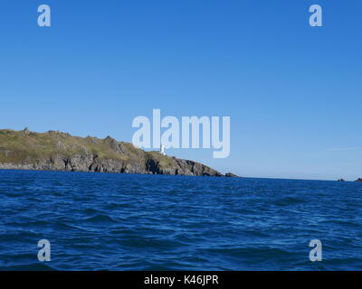 Phare de point de départ, de la mer, pas un nuage dans le ciel. Banque D'Images