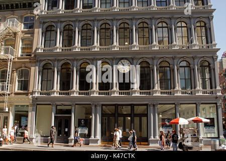 Notre hôtel, bâtiment en fonte sur Broadway à Broome Street à Manhattan a été conçu en 1857 comme un magasin pour E.V. Haughwout & Co.' Abraham Lincoln Banque D'Images