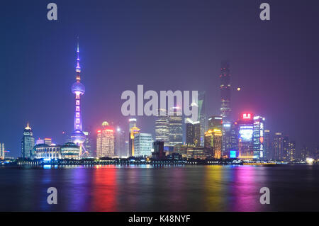 Le quartier financier de Lujiazui Shanghai at night Banque D'Images