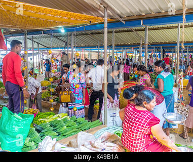 Wellawaya, Sri Lanka - 2 décembre 2016 : Les légumes du marché est un endroit populaire pour byu les fruits et légumes, le 2 décembre en wellawaya Banque D'Images