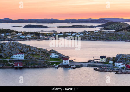 Le port de l'évêque et la ville de sauver au coucher du soleil à Terre-Neuve et Labrador, Canada. Banque D'Images