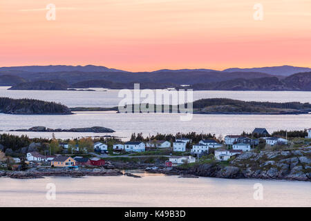 Le port de l'évêque et la ville de sauver au coucher du soleil à Terre-Neuve et Labrador, Canada. Banque D'Images