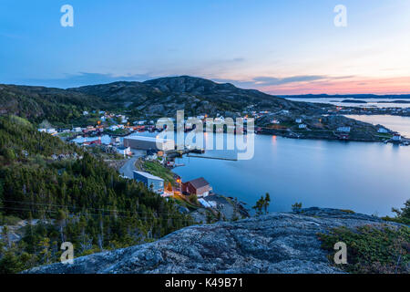 Le port de l'évêque et la ville de sauver au crépuscule à Terre-Neuve et Labrador, Canada. Banque D'Images