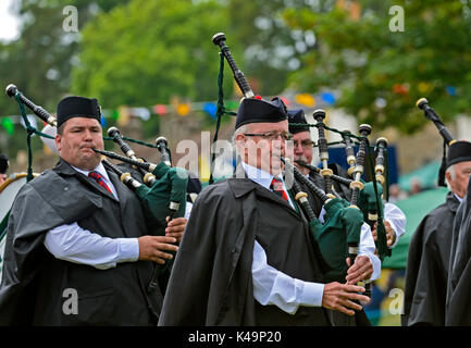Les joueurs de cornemuse de la ville de St Andrews Pipe Band, Ceres, Ecosse, Royaume-Uni Banque D'Images