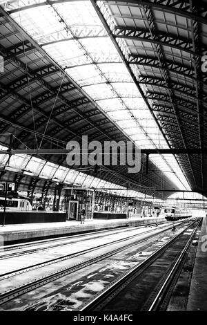 Pays-bas Amsterdam Centraal Station à l'intérieur du rail principal Banque D'Images