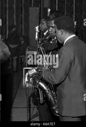 Chanteuse Soul Jimmy James joue avec les vagabonds dans l'Anson Chambres à l'Université de Bristol's Union d'étudiants le 20 janvier 1968. Banque D'Images