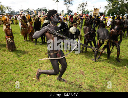 Les tribus des hauts plateaux se présentent à l'assemblée annuelle de sing sing, goroka Papouasie Nouvelle Guinée Banque D'Images