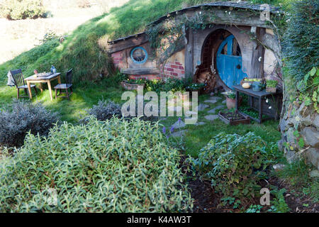 Vue d'un trou de Hobbit, au cinéma, Hobbiton Matamata, Waikato, Nouvelle-Zélande Banque D'Images