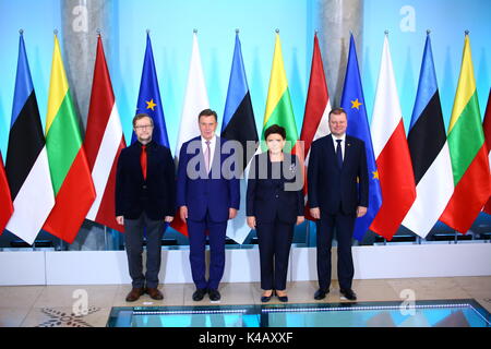 Varsovie, Pologne. 05 Sep, 2017. Premiers ministres de Lituanie Saulius Skvernelis Kucinskis et de Lettonie Maris arrivèrent ensemble avec l'ambassadeur d'Estonie Harri Tiido pour visite officielle d'Etats Baltes pour Primer Beata Szydlo à Varsovie. Credit : Jakob Ratz/Pacific Press/Alamy Live News Banque D'Images