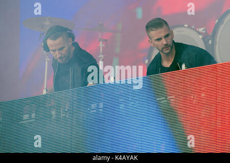 Turku, Finlande 8e juillet 2017 Duo suédois Galantis fonctionne à l'édition 2017 de l'Open Air Festival Ruisrock finlandais Banque D'Images