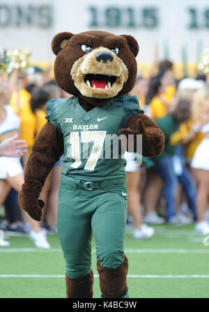 Waco, Texas, USA. 2Nd Sep 2017. Baylor Bears arborant avant la mascotte NCAA Football match entre l'Ours et le Liberty Baylor flammes à McLane Stadium à Waco, Texas. Matthew Lynch/CSM/Alamy Live News Banque D'Images