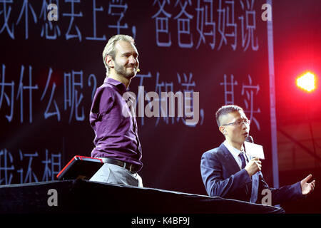 Shenyang, Shenyang, Chine. 12Th Mar, 2017. Shenyang, Chine 5e Septembre 2017 : (usage éditorial uniquement. Chine OUT) .Nick Vujicic donne un discours à l'université de Shenyang à Shenyang, Liaoning Province du nord-est de la Chine, Septembre 5th, 2017. Nicholas James Vujicic est un motivateur né avec tetra-amelia syndrome, une maladie rare caractérisée par l'absence de bras et de jambes. Crédit : SIPA Asie/ZUMA/Alamy Fil Live News Banque D'Images