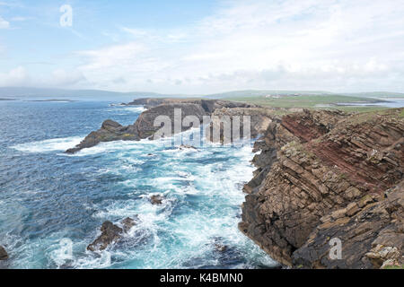 Falaises d'Scatness, extrémité sud de mainland, Shetland opf Juin Shetland Banque D'Images