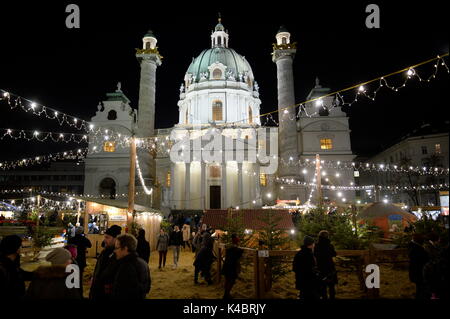 Marché de Noël de Karlsplatz à Vienne Banque D'Images