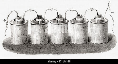 La cellule Grove, une cellule primaire électrique du nom de son inventeur, physicien gallois William Robert Grove. Il s'agissait d'une anode en zinc dans l'acide sulfurique dilué et une cathode de platine dans l'acide nitrique concentré, les deux séparés par un pot en céramique poreuse. De : Les merveilles de la science, publié en 1870. Banque D'Images