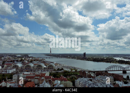 Riga, Latina , 14 juillet 2015 vue sur Riga avec la rivière Düna Banque D'Images