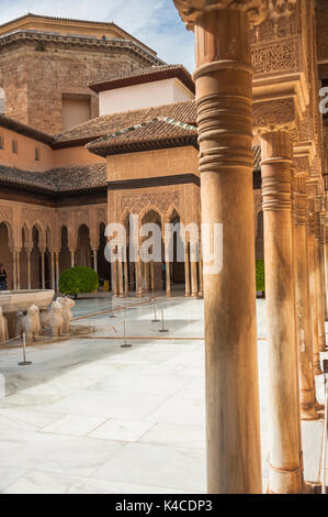 Cour des Lions et Fontaine des Lions, Palais Nasrides, Alhambra à Grenade, Andalousie, Espagne Banque D'Images