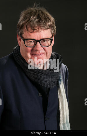 La romancière britannique, documentaire, producteur de télévision et dramaturge James Runcie assiste à un photocall au cours de l'Edinburgh International Book Banque D'Images