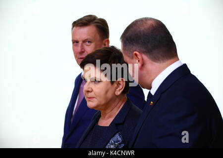 Varsovie, Pologne. 05 Sep, 2017. Primer Beata Szydlo (M) a tenu une conférence de presse conjointe avec le Premier ministre letton Maris Kucinskis (R) et Premier ministre lituanien Saulius Skvernelis (L) à Varsovie. Credit : Jakob Ratz/Pacific Press/Alamy Live News Banque D'Images