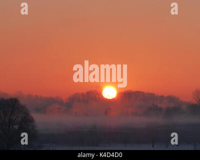 Lever du soleil à Ampermoss, marais de la vallée de la rivière près de l'Ammersee En Haute-bavière Banque D'Images
