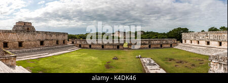 Quadrangulo de las Monjas, une parade à la masse au site archéologique d'Uxmal, Yucatan, Mexique. Banque D'Images