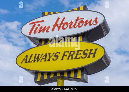 Tim Hortons est une multinationale canadienne restaurant coffee shop chain plus connu pour son café et beignes. Banque D'Images