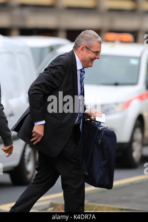 Ancien secrétaire du club Sheffield Wednesday Graham Mackrell arrive à Preston Crown Court où il fait face à des accusations à la suite d'une enquête sur le désastre de Hillsborough et ses conséquences. Banque D'Images