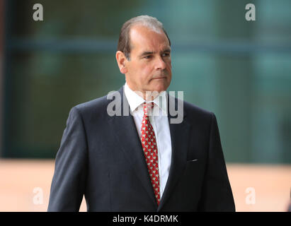 Yorkshire de l'ancien chef de la police de Merseyside et Sir Norman Bettison arrive à Preston Crown Court où il fait face à des accusations à la suite d'une enquête sur le désastre de Hillsborough et ses conséquences. Banque D'Images